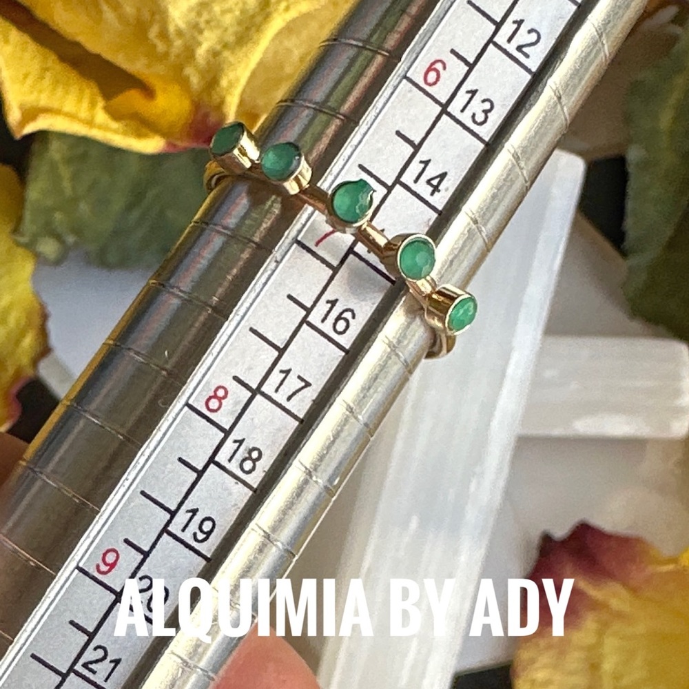 Green quartz gold dainty gem ring - Picture 3 of 3